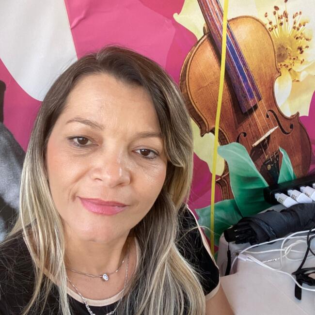 Babysitter in Brasília: Eliziane