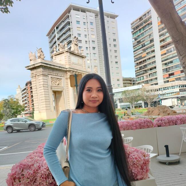 Babysitter in Valencia: Mary Grace