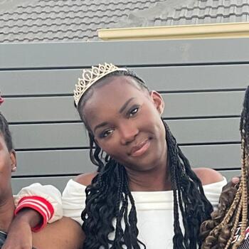 Babysitter in Adelaide: Aurellie