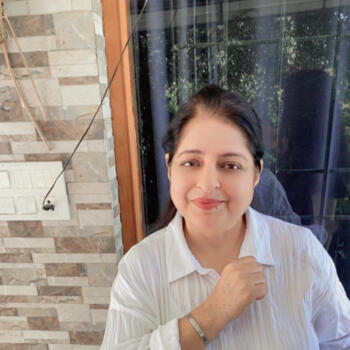 गुरुग्राम में बेबीसिटर: Sonia