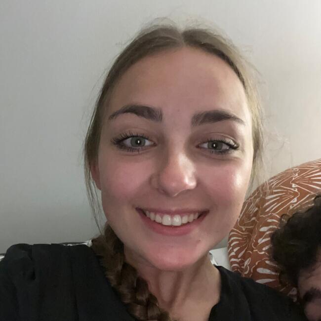 Babysitter in Angers: Ines