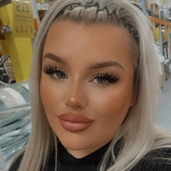 Babysitter in Oldham: Paynton