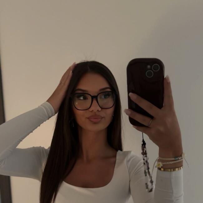 Babysitter in Mont-Saint-Martin: Amel