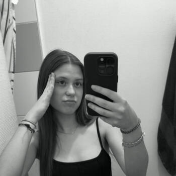 Babysitter in L'Aigle: Manon