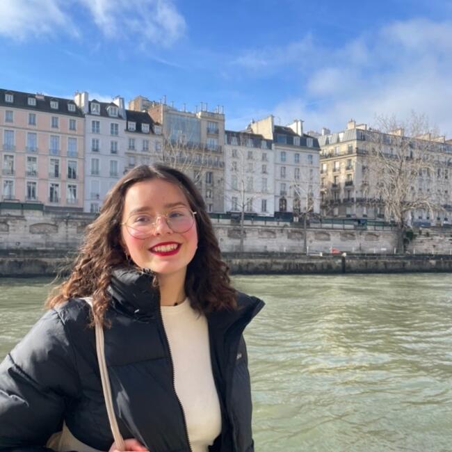 Babysitter in Marseille: Noémie
