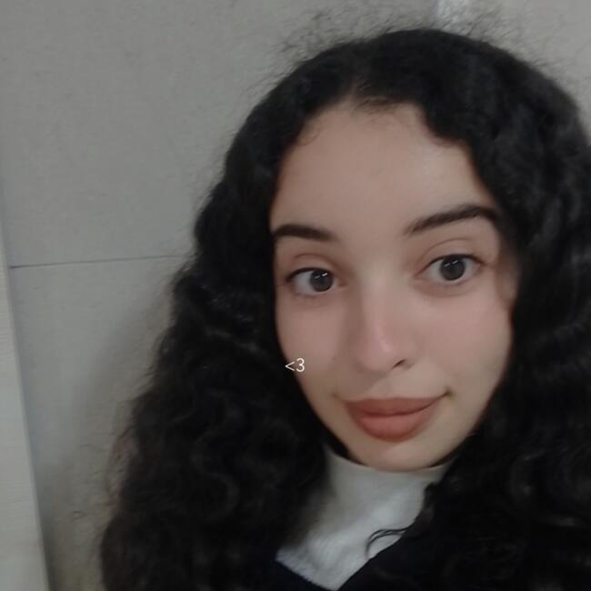 Babysitter in Angers: Kahina