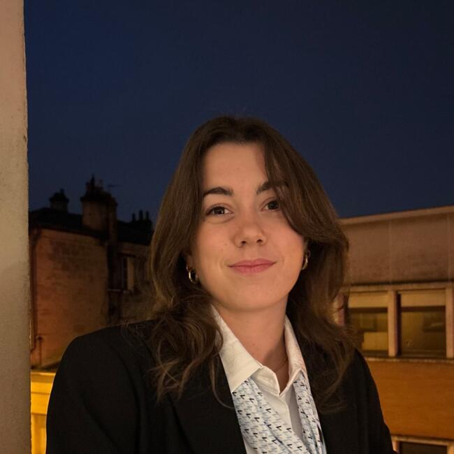 Babysitter in Bordeaux: Agathe