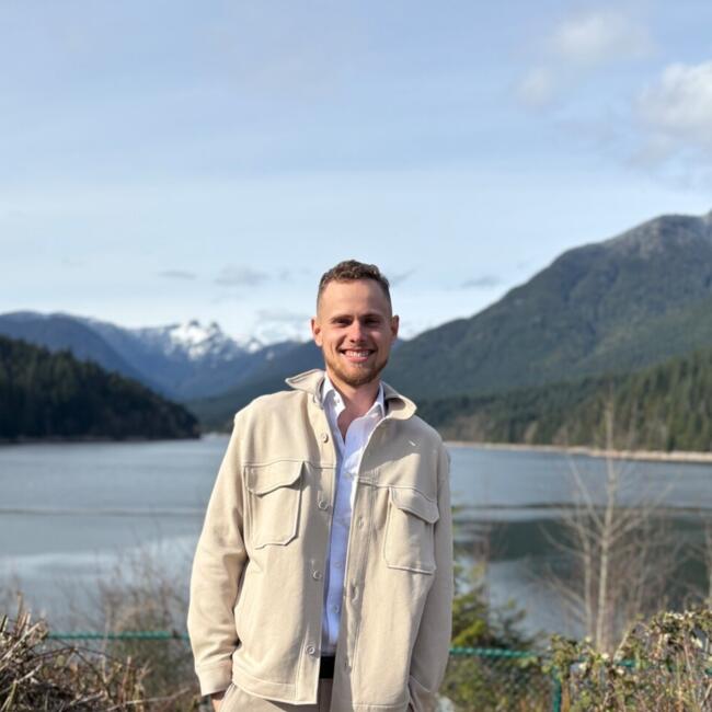 Babysitting job in Vancouver: Максим