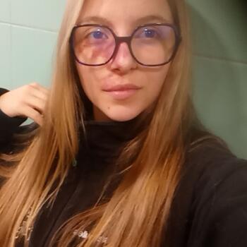 Babysitter in Arnac-la-Poste: Chloé