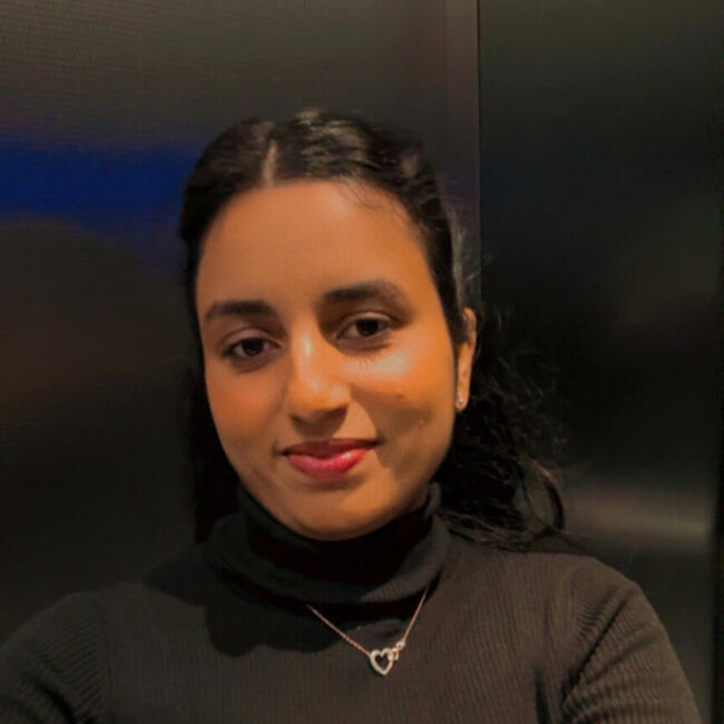 Baby-sitter in Burlington: Avreen