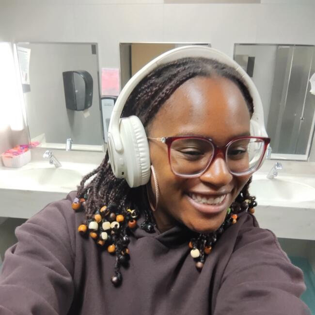 Babysitter in Calgary: Lola