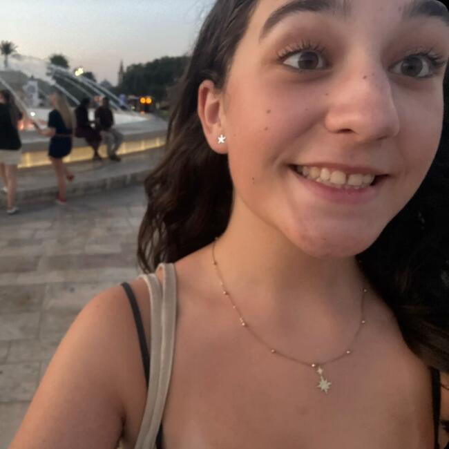 Babysitter in Donostia / San Sebastian: Cloe