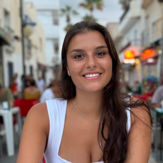 Babysitter in Annemasse: Amanda