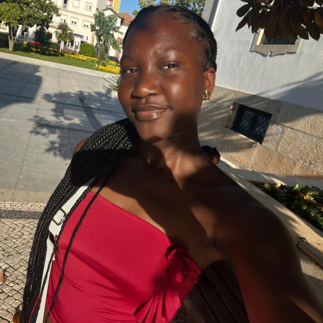 Babysitter in Macedo de Cavaleiros: Jennifer