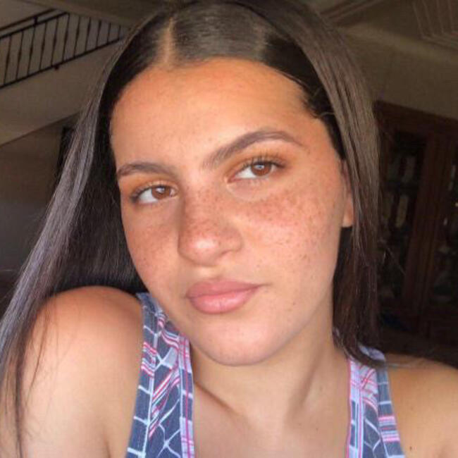 Nanny in Villeneuve-la-Garenne: Lina