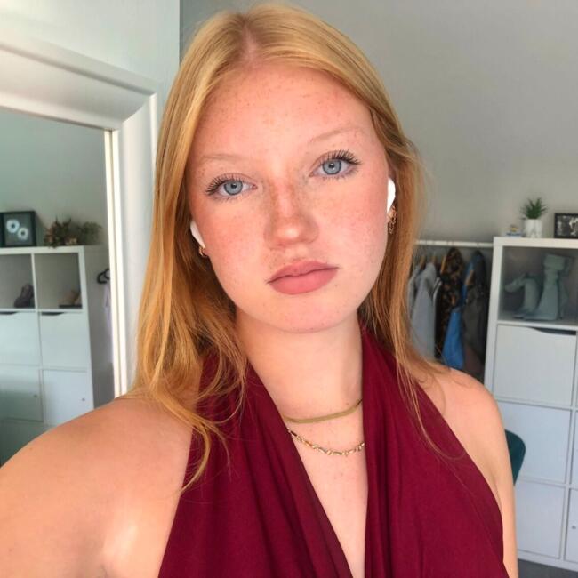 Babysitter in Saint-Avertin: Coline