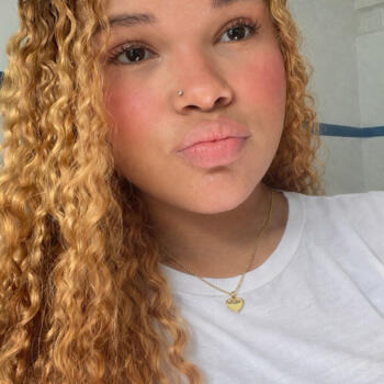 Babá em Recife: Maya