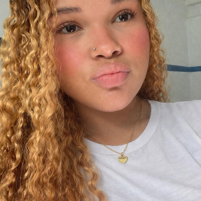 Babá em Recife: Maya