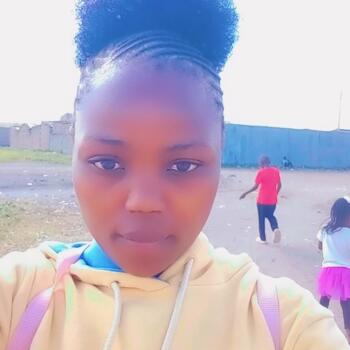 Babysitter Kitengela: Deborah