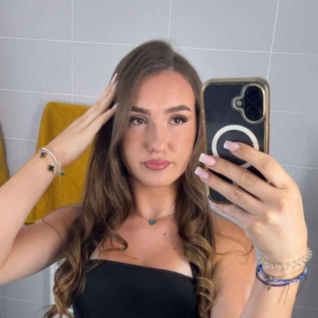 Babysitter in L'Étang-la-Ville: Jade