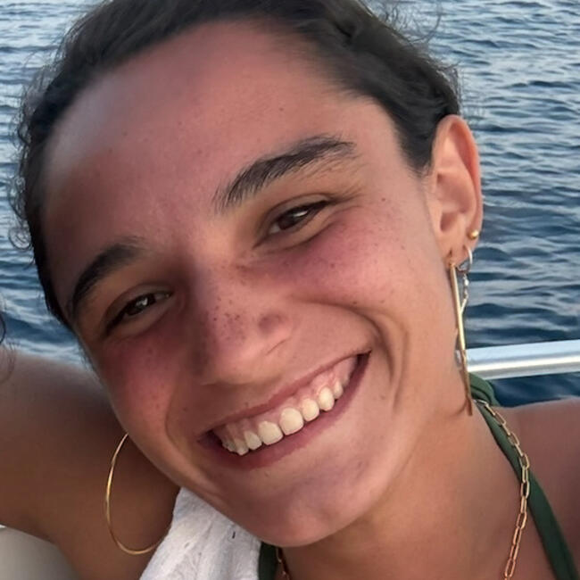 Canguro en Pozuelo de Alarcón: MENCIA