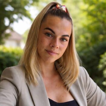 Babysitter in Saint-Contest: Néola