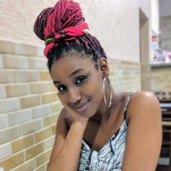 Babysitter in Magé: Laura