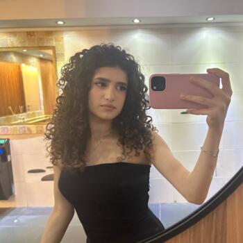 בייביסיטר ב- עספיא: Maisan