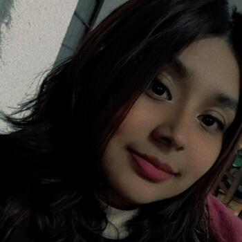 Niñera Caucel: Lilith Reyes