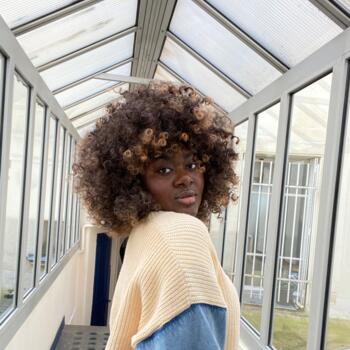 Babysitter in Paris: Aurore