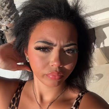 Babysitter in Gravesend: Alivia