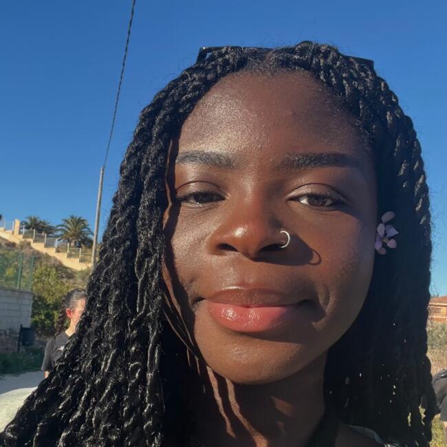 Babysitter in Amiens: Anna-Chloé