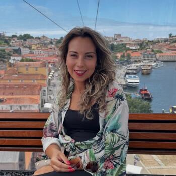 Babysitter em Boliqueime: Adriana