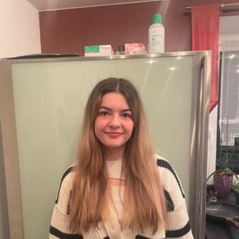 Babysitter in Surrey: Isabel