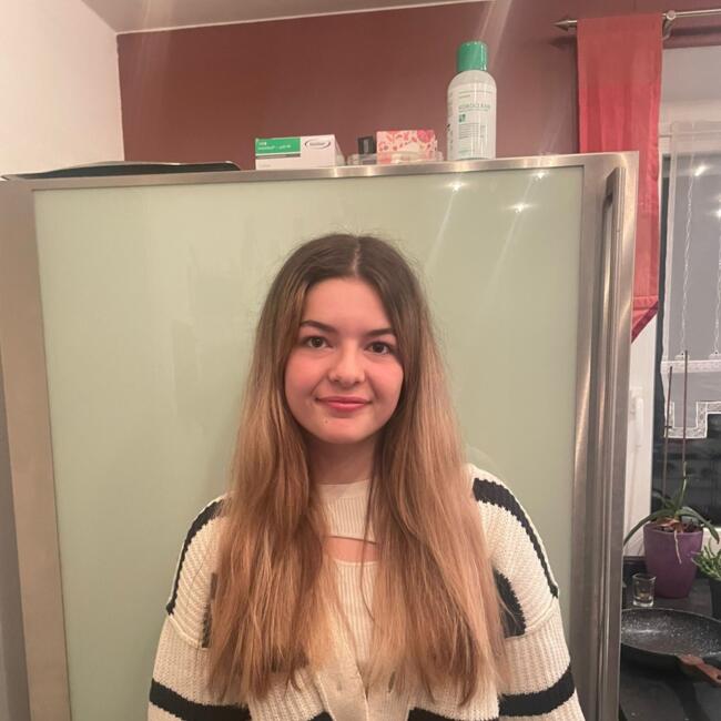 Baby-sitter in Surrey: Isabel