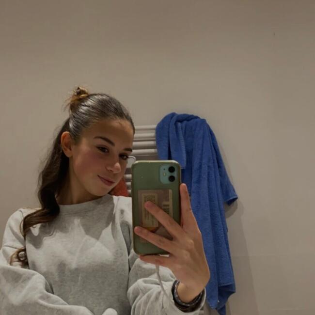 Babysitter in Callian: Cassie