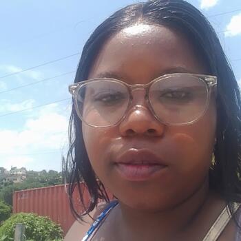 Babysitter in Ispongo: Sthokozile