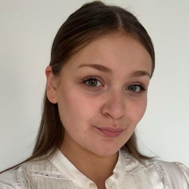 Babysitter in Reims: Philippine