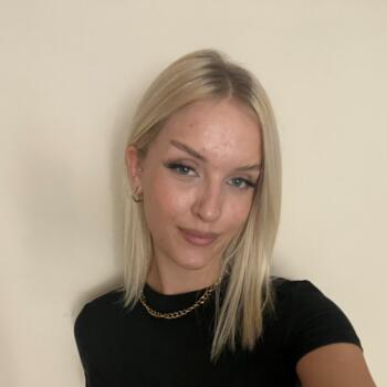 Babysitter in Budapest: Sára