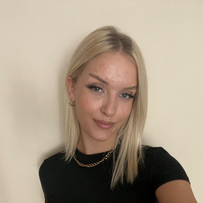 Babysitter in Budapest: Sára