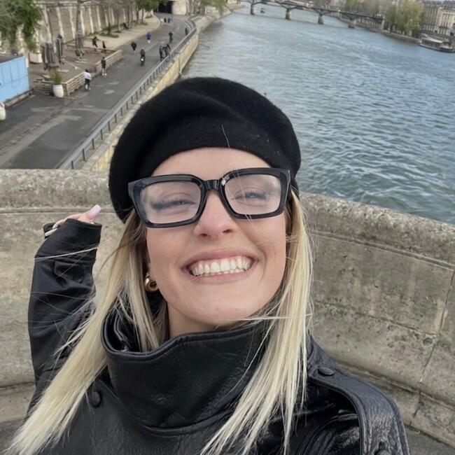 Babysitter in Budapest: Sára