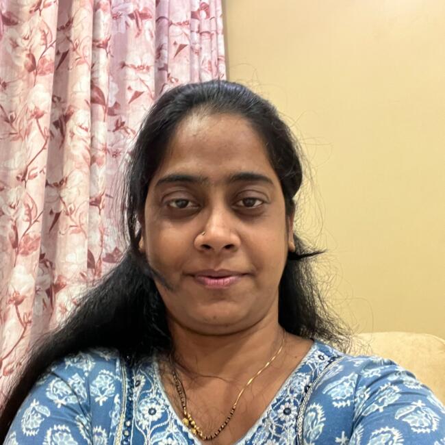 Nounou à Pune: Maya