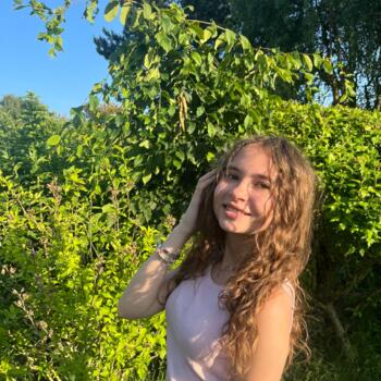 Babysitter in Neuville-en-Ferrain: Camille