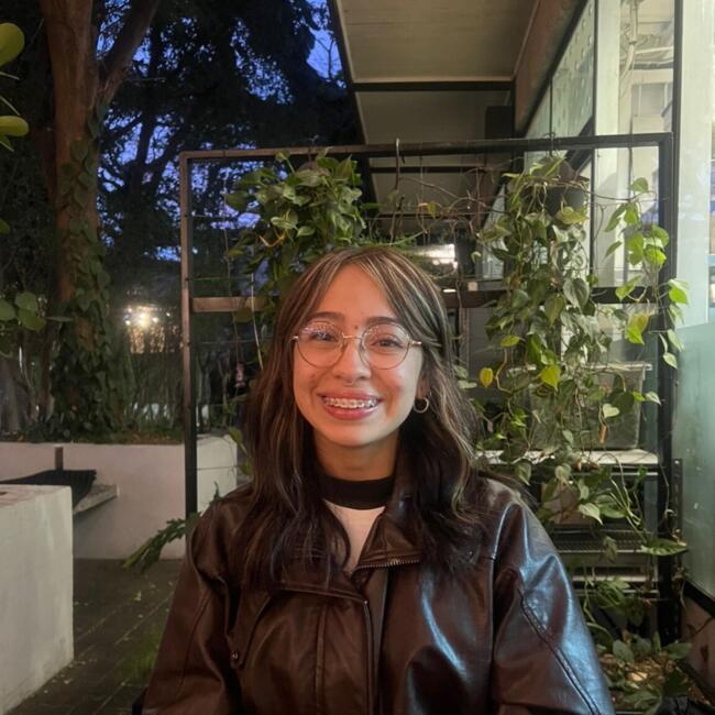 Babysitter in Santa Ana: Jennifer