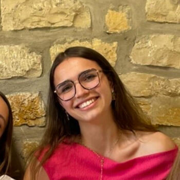 Babysitter in Varennes-Vauzelles: Laurena