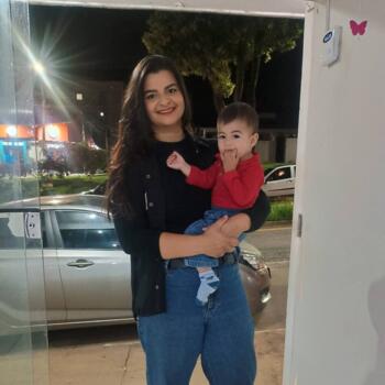 Emprego de babá em Catalão: emprego de babá Mayara Petry