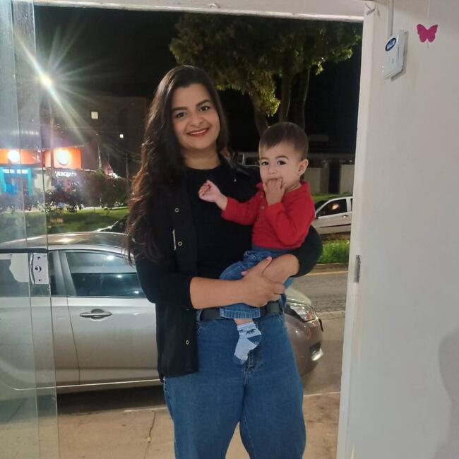 Emprego de babá em Catalão: Mayara Petry