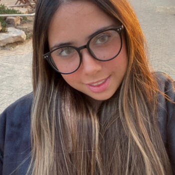 בייביסיטר רעננה: קמיל