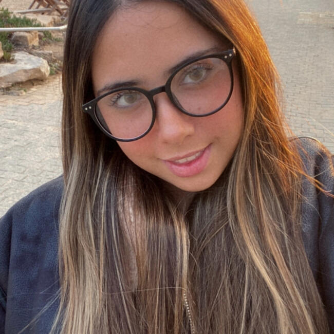 בייביסיטר ב- רעננה: קמיל