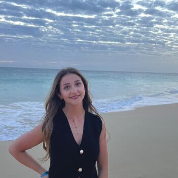 Babysitter in Saint-Privat-la-Montagne: Justine